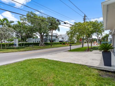 Crews Corner - Modern 4 Bedroom across from LMC (Safe Harbor)