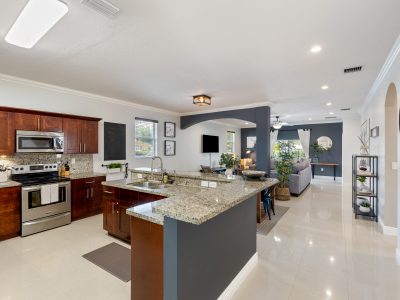 Crews Corner - Modern 4 Bedroom across from LMC (Safe Harbor)