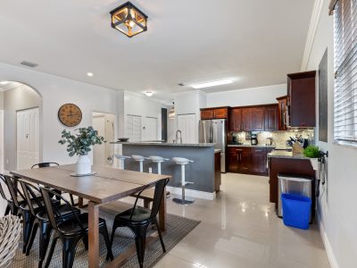 Crews Corner - Modern 4 Bedroom across from LMC (Safe Harbor)
