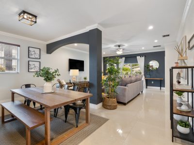 Crews Corner - Modern 4 Bedroom across from LMC (Safe Harbor)