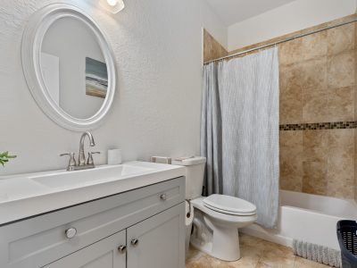 Crews Corner - Modern 4 Bedroom across from LMC (Safe Harbor)