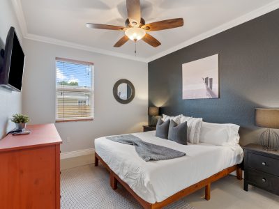 Crews Corner - Modern 4 Bedroom across from LMC (Safe Harbor)