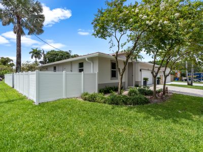 Crews Corner - Modern 4 Bedroom across from LMC (Safe Harbor)