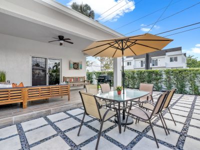 Crews Corner - Modern 4 Bedroom across from LMC (Safe Harbor)