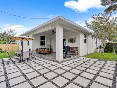 Crews Corner - Modern 4 Bedroom across from LMC (Safe Harbor)