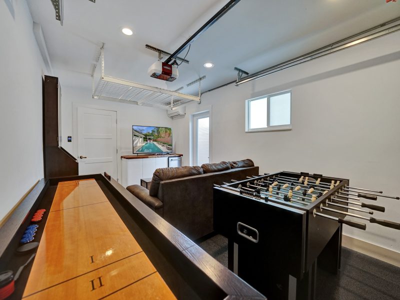 Exquisite Oasis: Luxe 3BR Home with Private Pool, Game Room and BBQ