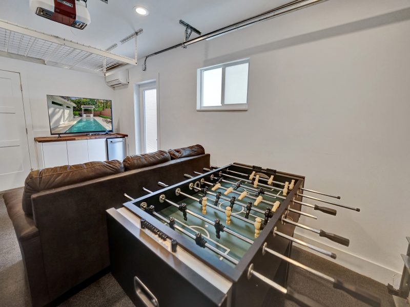 Exquisite Oasis: Luxe 3BR Home with Private Pool, Game Room and BBQ