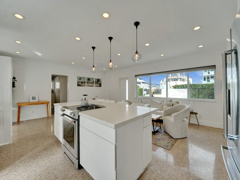 Exquisite Oasis: Luxe 3BR Home with Private Pool, Game Room and BBQ