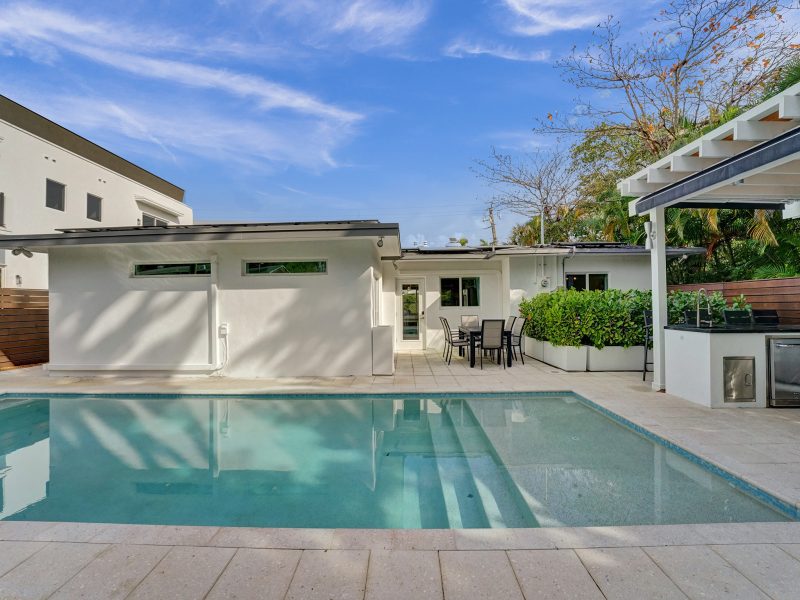 Exquisite Oasis: Luxe 3BR Home with Private Pool, Game Room and BBQ