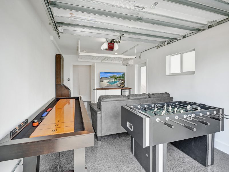 Exquisite Oasis: Luxe 3BR Home with Private Pool, Game Room and BBQ