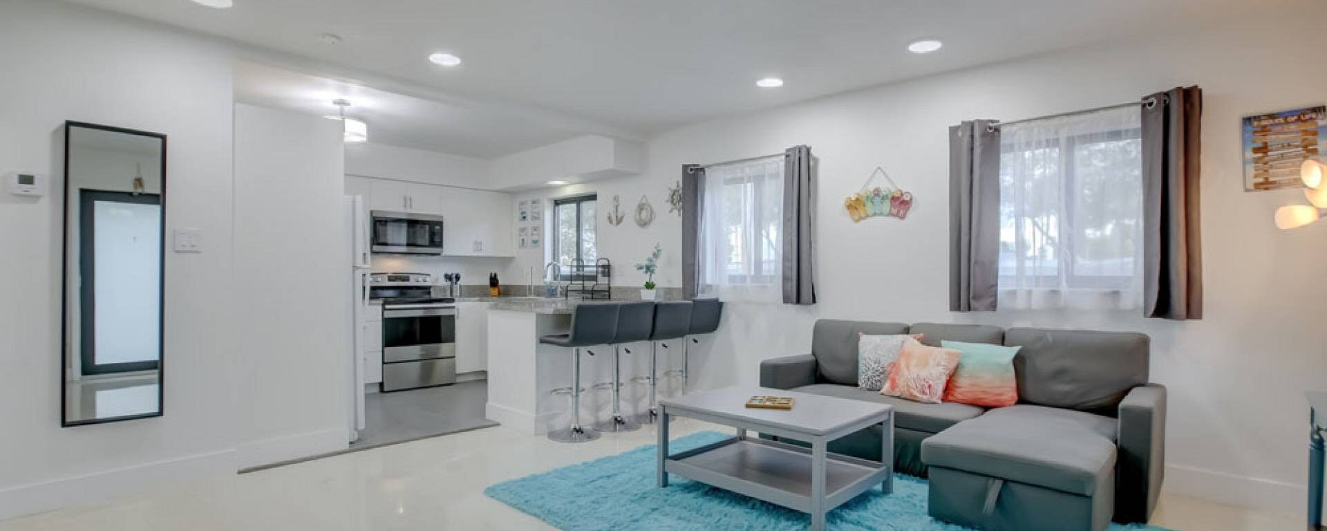 Nautica Two Crew House: Modern 2Bedroom/2Bath with Pool