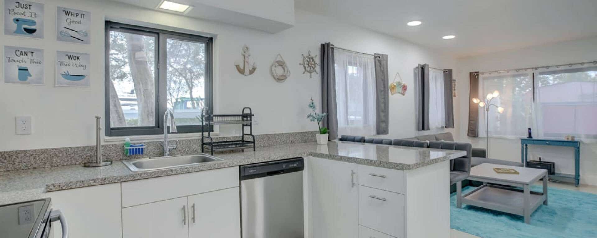 Nautica Two Crew House: Modern 2Bedroom/2Bath with Pool