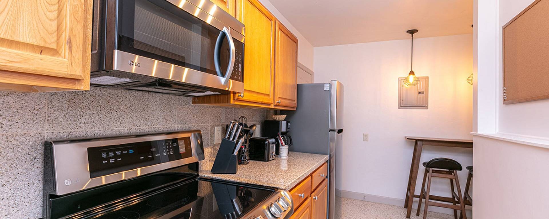 Bay View - Newly Renovated Spacious Studio with Full Kitchen