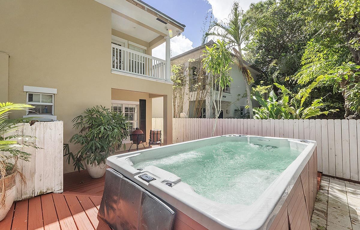 Sea Escape - Popular 3 bedroom / 2.5 bathroom Fort Lauderdale Retreat