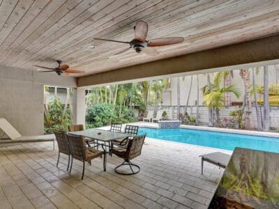 Deja Blue - Spacious 4 Bed / 2.5 Bath Covered Patio BBQ Large Fenced Pool