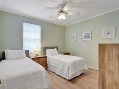 Deja Blue - Spacious 4 Bed / 2.5 Bath Covered Patio BBQ Large Fenced Pool