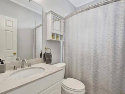Deja Blue - Spacious 4 Bed / 2.5 Bath Covered Patio BBQ Large Fenced Pool