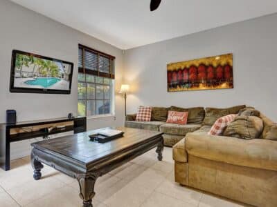 Deja Blue - Spacious 4 Bed / 2.5 Bath Covered Patio BBQ Large Fenced Pool