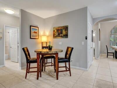 Deja Blue - Spacious 4 Bed / 2.5 Bath Covered Patio BBQ Large Fenced Pool