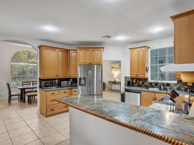 Deja Blue - Spacious 4 Bed / 2.5 Bath Covered Patio BBQ Large Fenced Pool