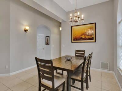 Deja Blue - Spacious 4 Bed / 2.5 Bath Covered Patio BBQ Large Fenced Pool