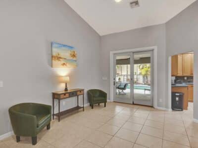 Deja Blue - Spacious 4 Bed / 2.5 Bath Covered Patio BBQ Large Fenced Pool