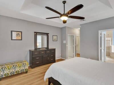 Deja Blue - Spacious 4 Bed / 2.5 Bath Covered Patio BBQ Large Fenced Pool