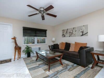 Four Palms - Spacious 1 bed / 1 bath Short-Term Duplex Apartment