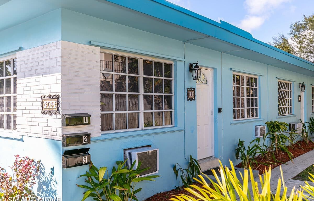 Paradise Point - Popular 1 bed / 1 bath Short-Term Rental Apartment