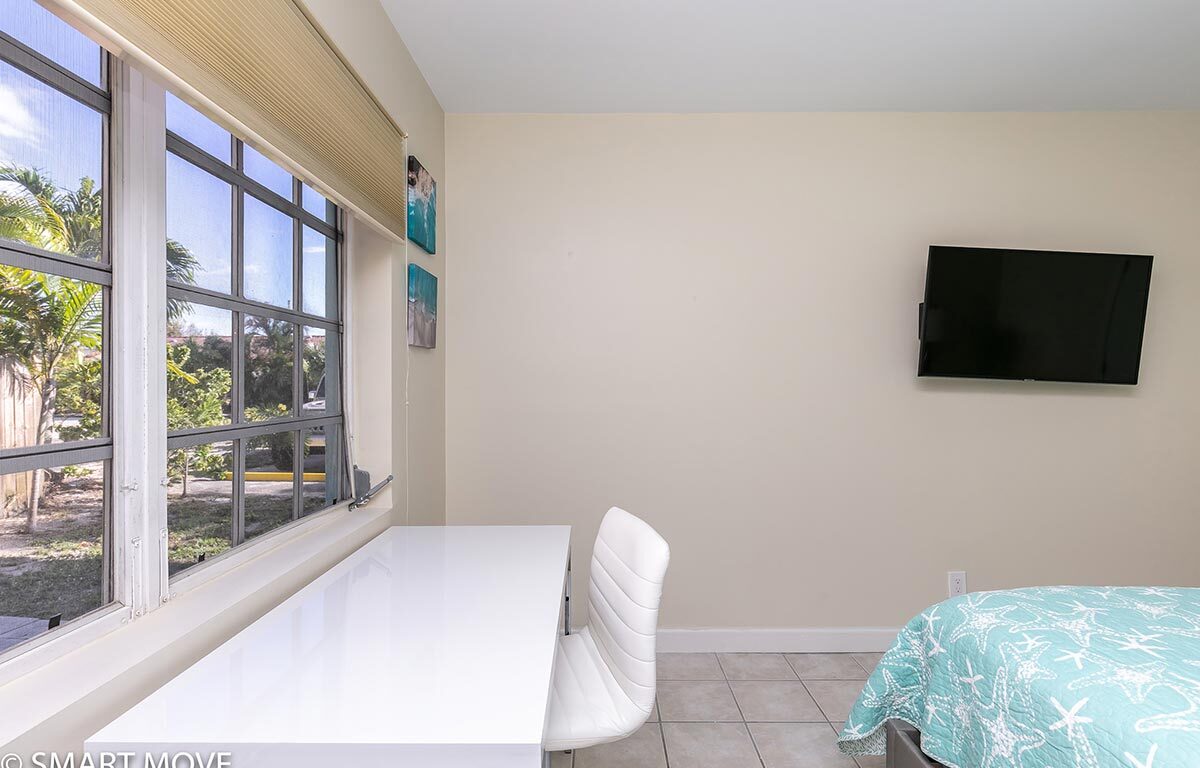 Paradise Point - Popular 1 bed / 1 bath Short-Term Rental Apartment