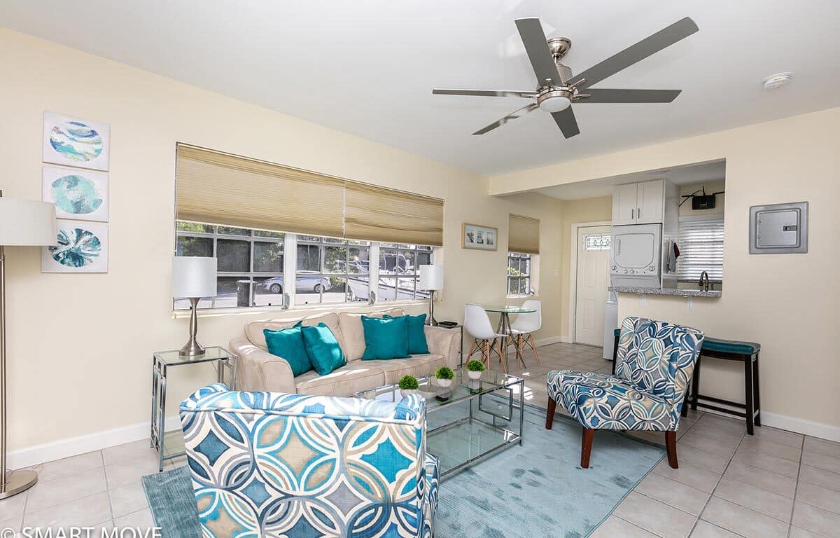 Paradise Point - Popular 1 bed / 1 bath Short-Term Rental Apartment