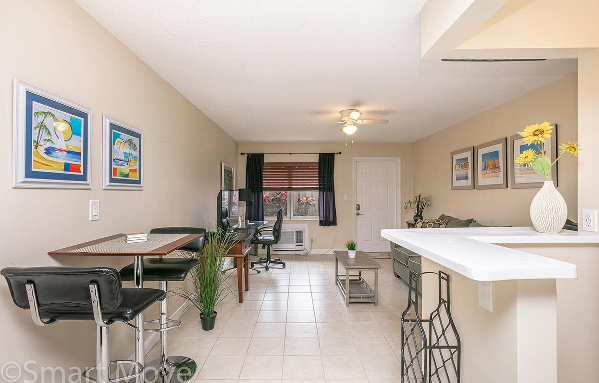 Three Palms - Cozy 1 bed / 1 bath Short-Term Duplex Apartment