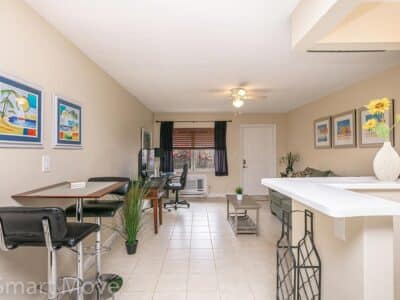 Three Palms - Cozy 1 bed / 1 bath Short-Term Duplex Apartment