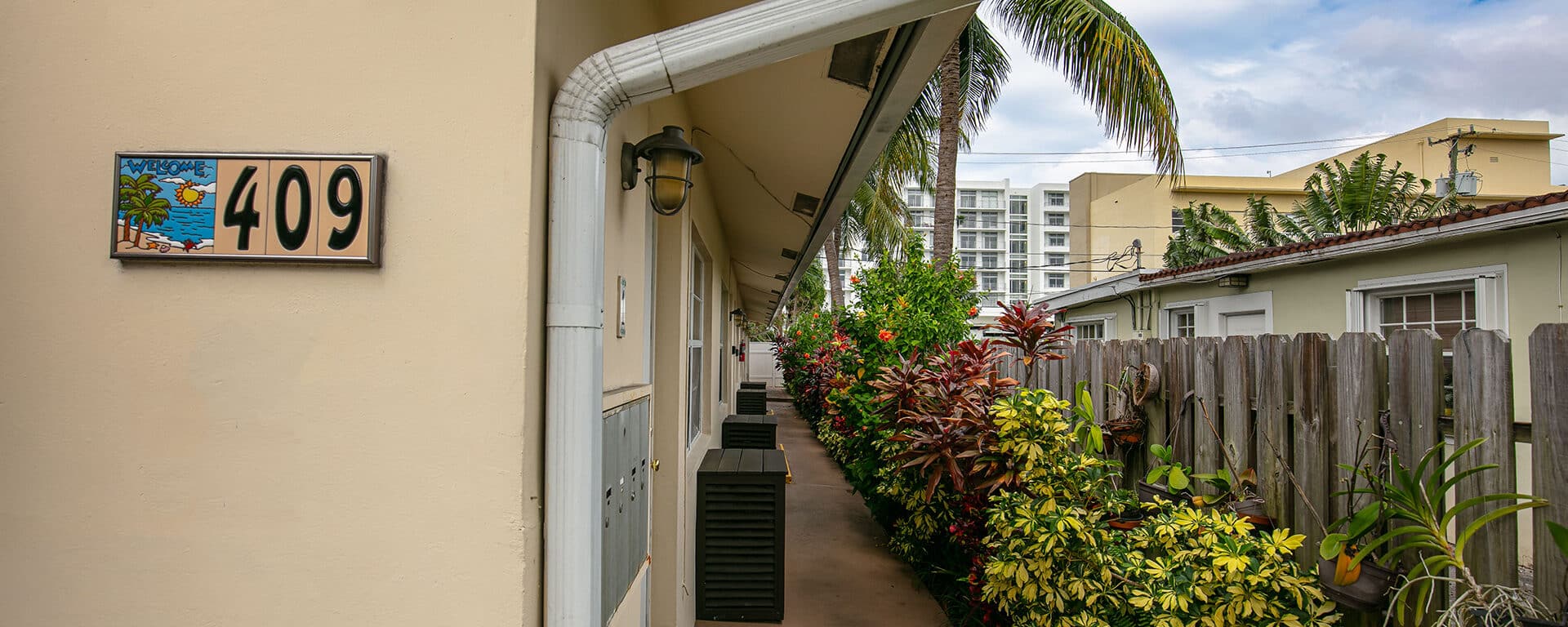 Four Palms - Spacious 1 bed / 1 bath Short-Term Duplex Apartment