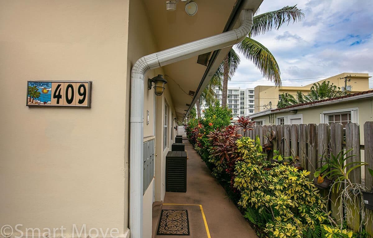 Two Palms - Popular 1 bed / 1 bath Short-Term Duplex Apartment