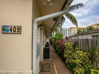 Two Palms - Popular 1 bed / 1 bath Short-Term Duplex Apartment