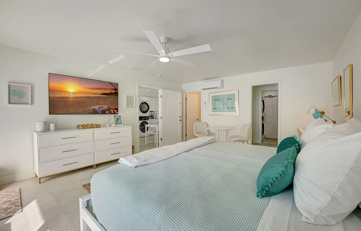 Sea Star - Popular Newly Renovated 2 bedroom / 1 bathroom Fort Lauderdale Apartment Escape