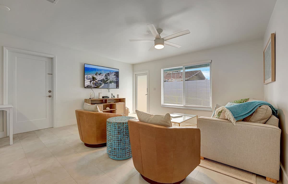 Sea Star - Popular Newly Renovated 2 bedroom / 1 bathroom Fort Lauderdale Apartment Escape