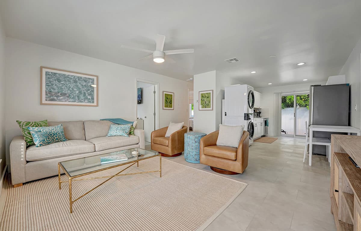 Sea Star - Popular Newly Renovated 2 bedroom / 1 bathroom Fort Lauderdale Apartment Escape