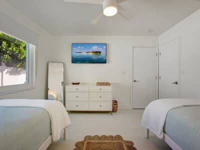 Sea Star - Beautiful Newly Renovated 3 Bedroom / 2 Bath Fort Lauderdale Apartment Retreat