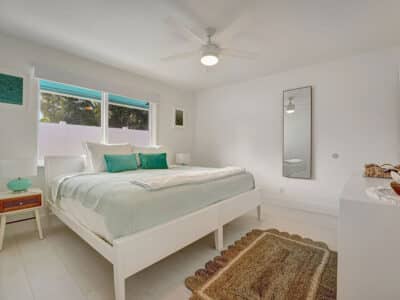 Sea Star - Beautiful Newly Renovated 3 Bedroom / 2 Bath Fort Lauderdale Apartment Retreat