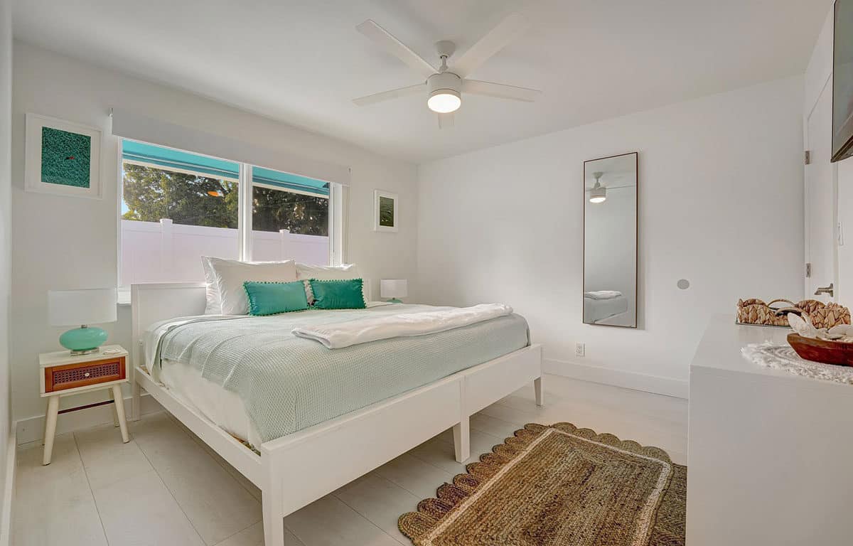 Sea Star - Beautiful Newly Renovated 3 Bedroom / 2 Bath Fort Lauderdale Apartment Retreat