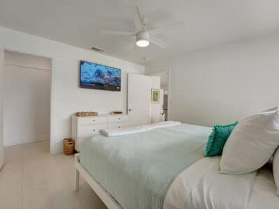 Sea Star - Beautiful Newly Renovated 3 Bedroom / 2 Bath Fort Lauderdale Apartment Retreat