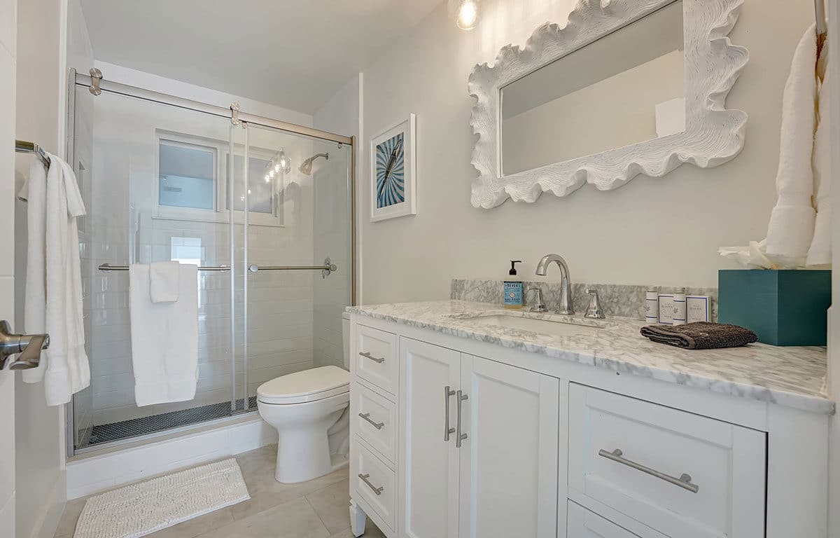 Sea Star - Popular Newly Renovated 2 bedroom / 1 bathroom Fort Lauderdale Apartment Escape