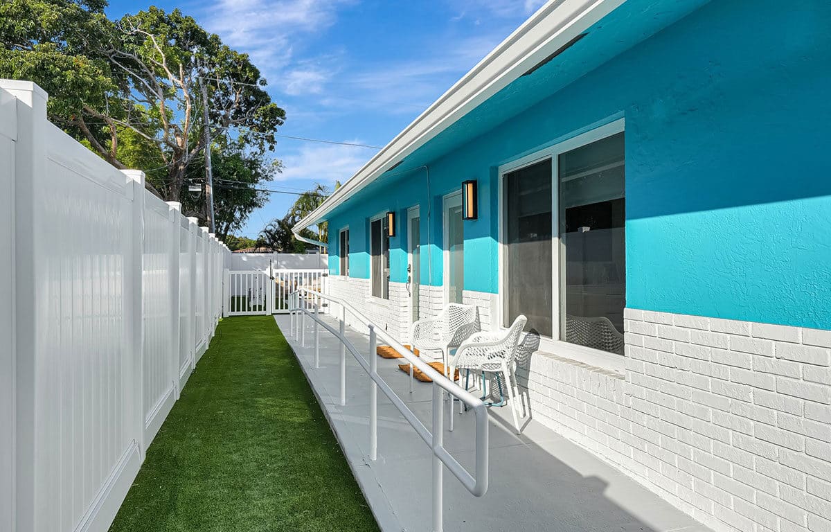 Sea Star - Popular Newly Renovated 2 bedroom / 1 bathroom Fort Lauderdale Apartment Escape