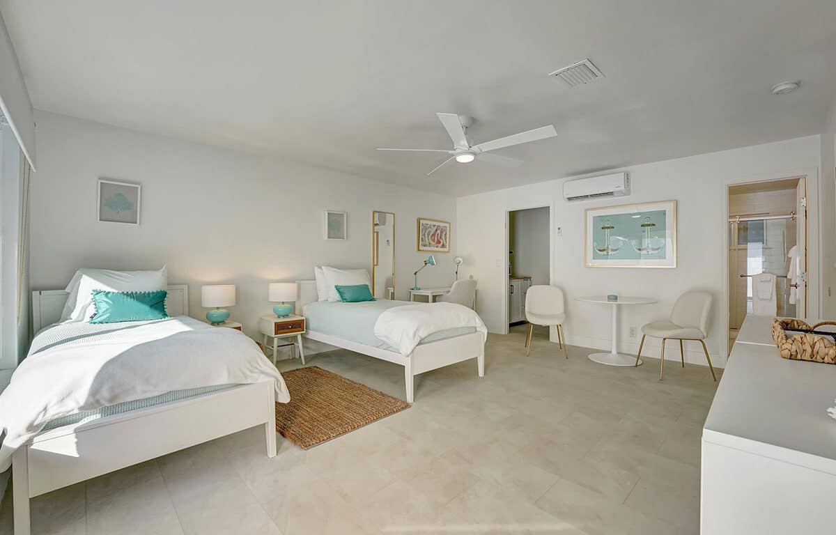 Sea Star - Popular Newly Renovated 2 bedroom / 1 bathroom Fort Lauderdale Apartment Escape