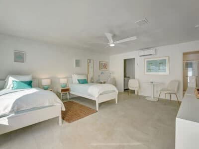 Sea Star - Beautiful Newly Renovated 3 Bedroom / 2 Bath Fort Lauderdale Apartment Retreat