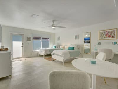 Sea Star - Beautiful Newly Renovated 3 Bedroom / 2 Bath Fort Lauderdale Apartment Retreat