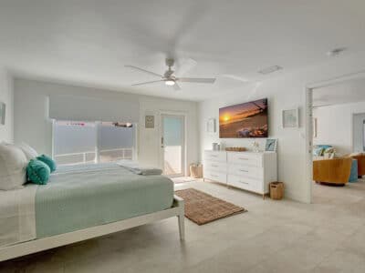 Sea Star - Beautiful Newly Renovated 3 Bedroom / 2 Bath Fort Lauderdale Apartment Retreat