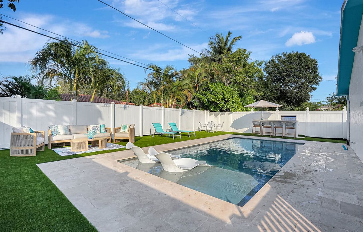 Sea Star - Newly Renovated Studio with Bathroom and Kitchenette Fort Lauderdale Retreat